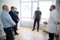 Рашид Темрезов посетил Усть-Джегутинскую больницу, где откроется резервный госпиталь для лечения больных коронавирусной инфекцией на 110 мест