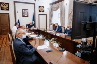Сегодня Глава Карачаево-Черкесии Рашид Темрезов провел в режиме  видеоконференции очередное заседание республиканского Оперштаба, с участием глав администраций городов и районов.