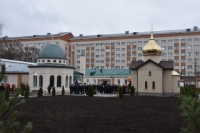 В Карачаево-Черкесии на территории республиканской клинической больницы одновременно открыты новые мечеть и часовня