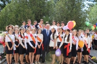 Рашид Темрезов поздравил выпускников Карачаево-Черкесии с окончанием учебы в школе